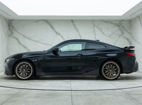 BMW M4 COMPETITION XDRIVE M Performance 5