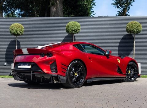 Ferrari 812 Competizione 4