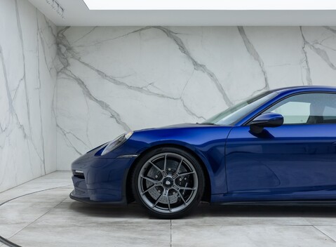 Porsche 911 GT3 TOURING (992) 32