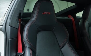 Porsche 911 Carrera 4 GTS 15