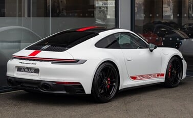 Porsche 911 Carrera 4 GTS 4