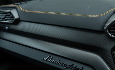 Lamborghini Urus S 25