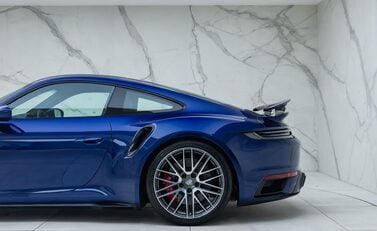 Porsche 911 Turbo (992) 27
