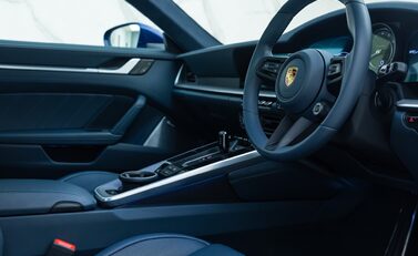 Porsche 911 Turbo (992) 13