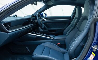 Porsche 911 Turbo (992) 18