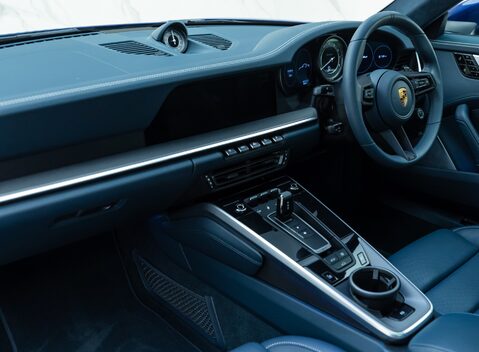 Porsche 911 Turbo (992) 19