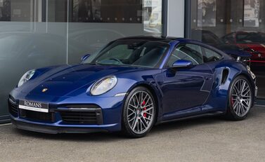 Porsche 911 Turbo (992) 2