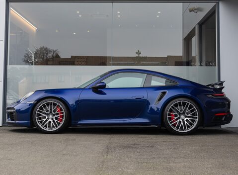 Porsche 911 Turbo (992) 3