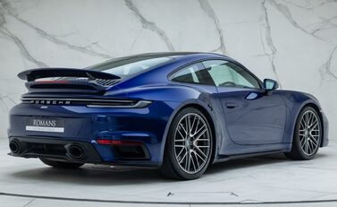 Porsche 911 Turbo (992) 6