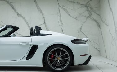 Porsche 718 SPYDER 40