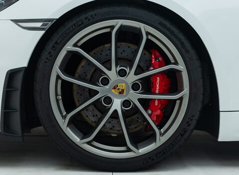 Porsche 718 SPYDER 30