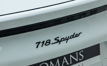 Porsche 718 SPYDER 38