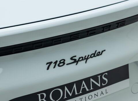 Porsche 718 SPYDER 38