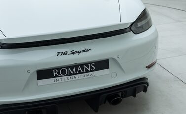 Porsche 718 SPYDER 32