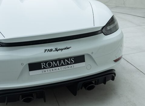 Porsche 718 SPYDER 32