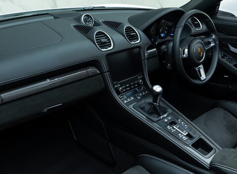 Porsche 718 SPYDER 20