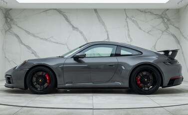 Porsche 911 Carrera 4 GTS (992) 5