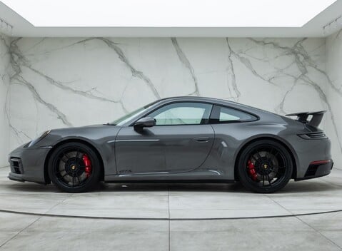 Porsche 911 Carrera 4 GTS (992) 5