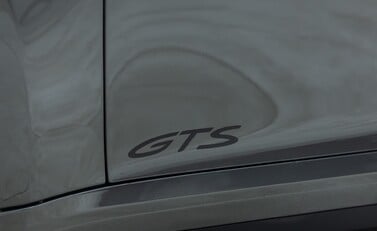 Porsche 911 Carrera 4 GTS (992) 33