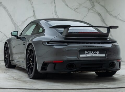 Porsche 911 Carrera 4 GTS (992) 10