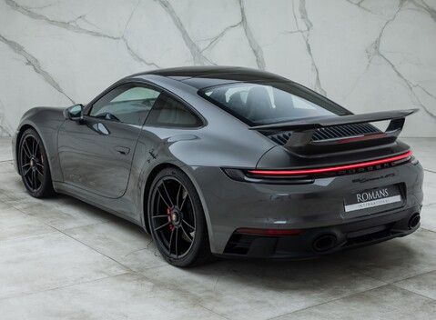 Porsche 911 Carrera 4 GTS (992) 12