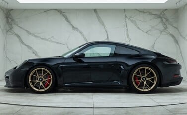 Porsche 911 GT3 TOURING (992) 5