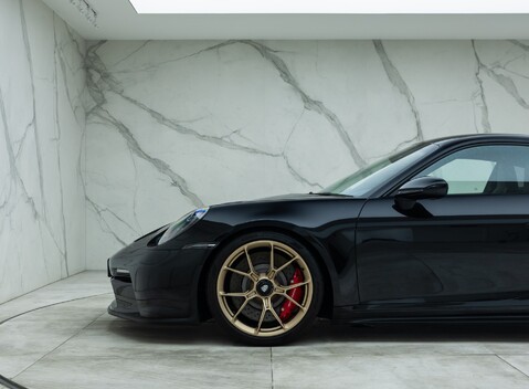 Porsche 911 GT3 TOURING (992) 34