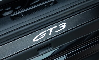 Porsche 911 GT3 TOURING (992) 24