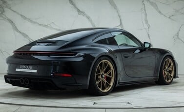 Porsche 911 GT3 TOURING (992) 6