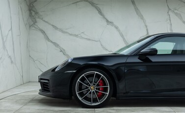 Porsche 911 Carrera 4S (992) 32