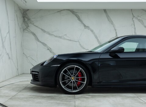 Porsche 911 Carrera 4S (992) 32