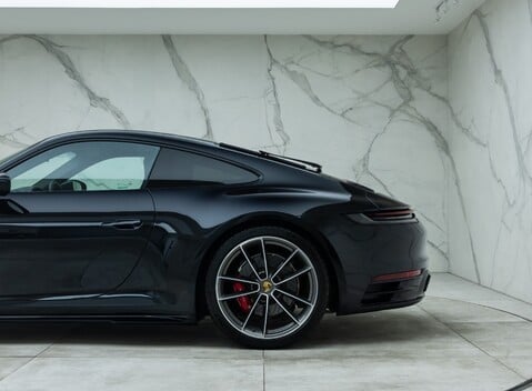 Porsche 911 Carrera 4S (992) 33