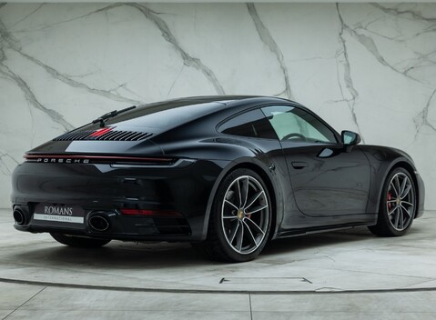 Porsche 911 Carrera 4S (992) 6