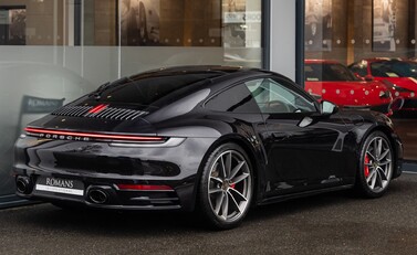 Porsche 911 Carrera 4S (992) 4