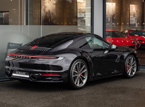 Porsche 911 Carrera 4S (992) 4