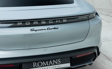 Porsche Taycan TURBO 26