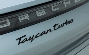 Porsche Taycan TURBO 30