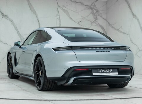 Porsche Taycan TURBO 7