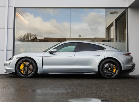 Porsche Taycan TURBO 3