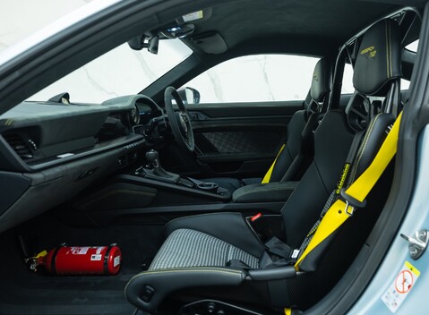Porsche 911 GT3 RS (992) 18
