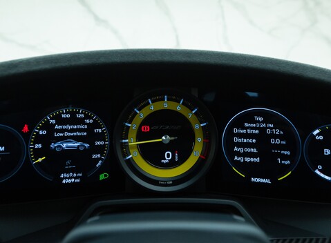 Porsche 911 GT3 RS (992) 21
