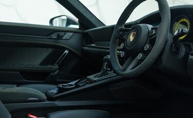 Porsche 911 GT3 RS (992) 13