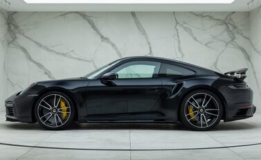 Porsche 911 Turbo S (992) 5