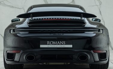 Porsche 911 Turbo S (992) 8