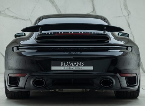 Porsche 911 Turbo S (992) 8