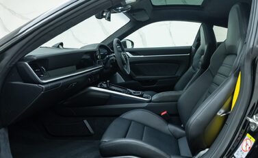 Porsche 911 Turbo S (992) 19