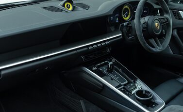 Porsche 911 Turbo S (992) 20