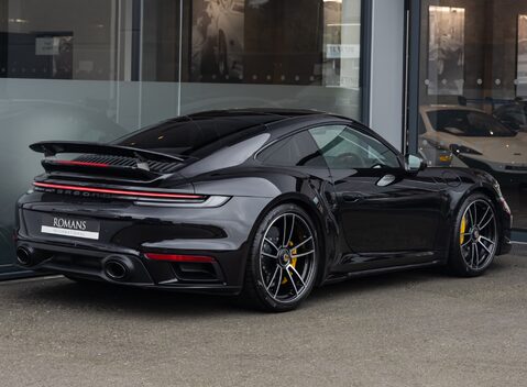 Porsche 911 Turbo S (992) 4