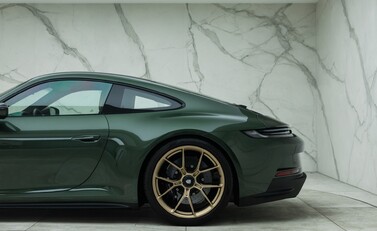 Porsche 911 GT3 TOURING (992) 40