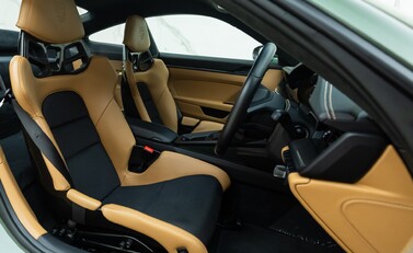Porsche 911 GT3 TOURING (992) 14
